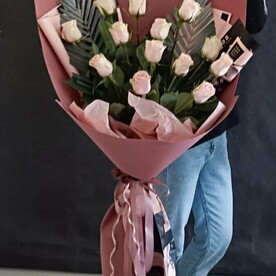 Букет гигант из 13 белых роз