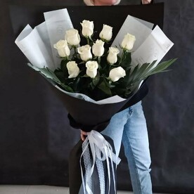Букет гигант из 11 белых роз