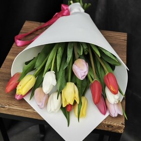 15 тюльпанов в белом фоамиране