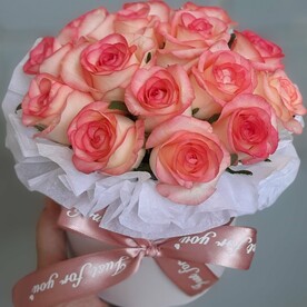 15 роз Джумилии в шляпной коробке