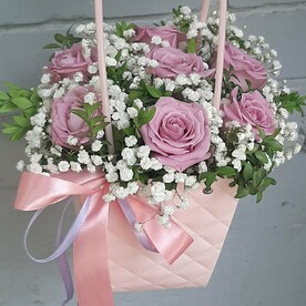 Цветочная композиция в сумочке