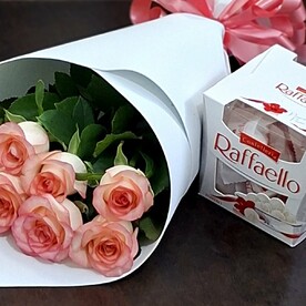 Букет роз ДЖУМИЛИИ + коробка конфет RAFFAELLO