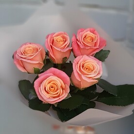 Букетик коралловых розочек