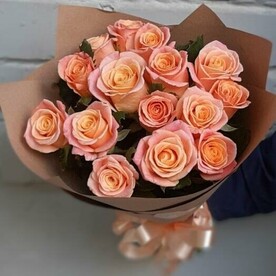 15 роз в крафте