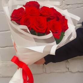 Букет красных роз Red Naomi