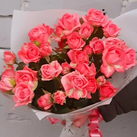 Букет с кустовыми розами