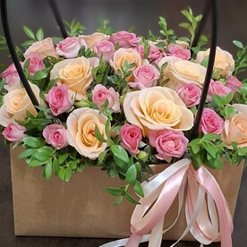 Букет с кустовыми розами