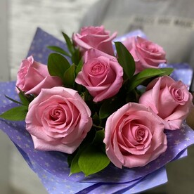 Розовые розы