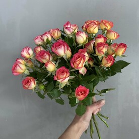 7 кустовых роз