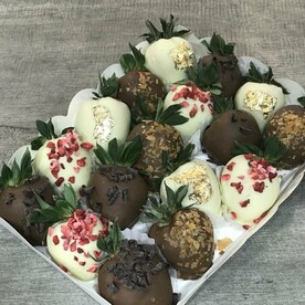 Набор из 16 клубник в шоколаде