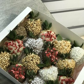 Набор из 16 клубник в шоколаде