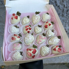 Набор из 20 клубник в шоколаде