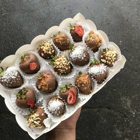 Набор из 16 клубник в шоколаде