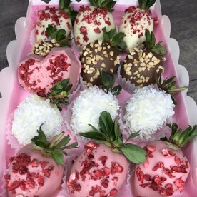 Вкусный набор из клубники в шоколаде