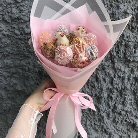 Букет из 11 клубник в шоколаде