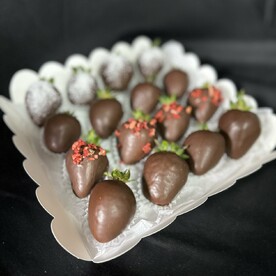 Набор из 16 клубник в шоколаде