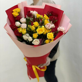 Букет из 15 кустовых роз