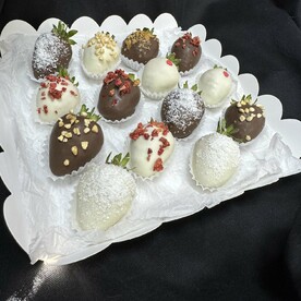 Набор из 14 клубник в шоколаде