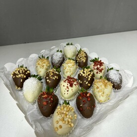 Набор из 16 клубник в шоколаде