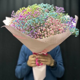 Шикарный букет из цветной гипсофилы