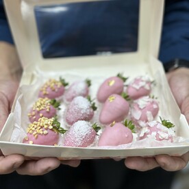 Набор розовых клубничек