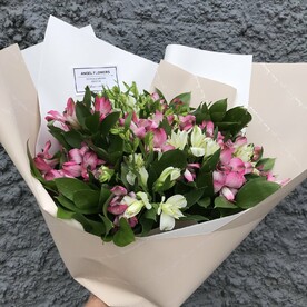 Букет из 19 альстромерий