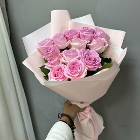 Букет из 13 розовых роз