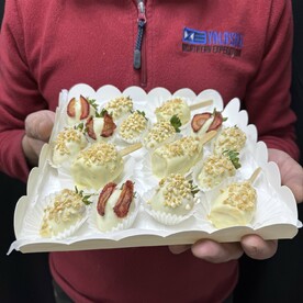 Клубника и бананы в шоколаде