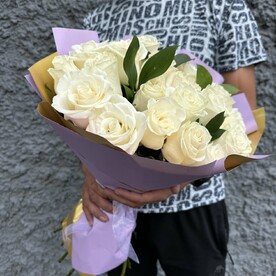 Букет из 19 белых роз