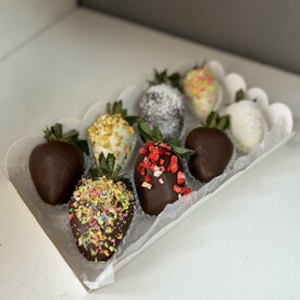 Набор из 8 клубничек