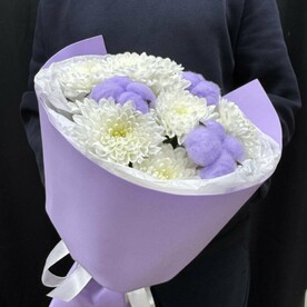 Букет из хризантем и хлопка