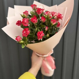 Букет из 3-х розовых кустовых ро3