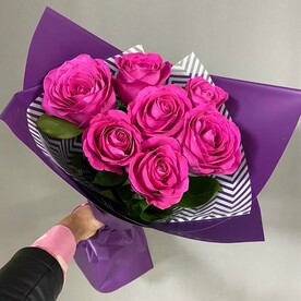 Букет из 7 ярких роз