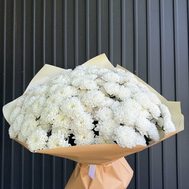 Букет из 25 белых хризантем