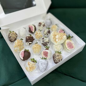 Набор из клубники в шоколаде с шоколадным сердцем