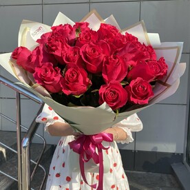 Букет малиновых роз «Люблю тебя!»