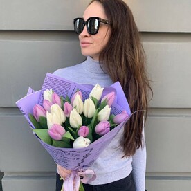 Бело-лавандовый тюльпан