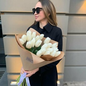 Букет из 19 белого тюльпана