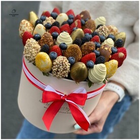 Клубничная коробка «Бисмантов»