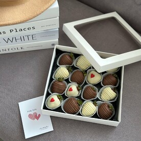 Набор из Клубники в Шоколаде «Адамелло»