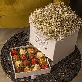 Шкатулка из клубники в шоколаде «Монблан»