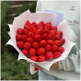 Букет из Клубники «Бланш» M