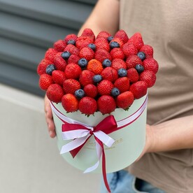 Клубничная коробка «Мета» XL