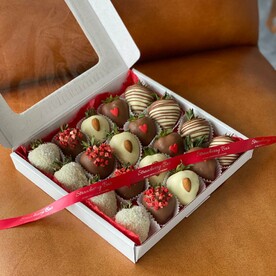 Набор из Клубники в Шоколаде «Селла»