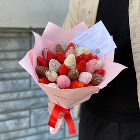 Букет из клубники в шоколаде «Корно»