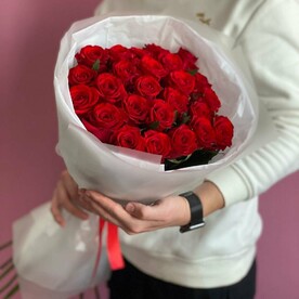Букет из 25 Красных Роз «Бархат»
