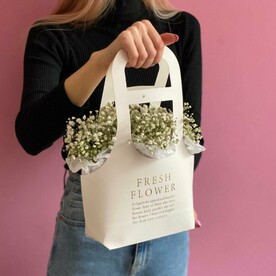 Сумочка с белой гипсофилой «Пудра»