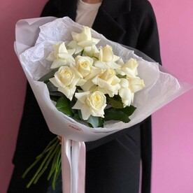 Монобукет из белых роз «Мишель»