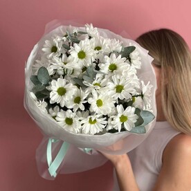 Авторский букет из ромашек и хризантемы -Эрри-