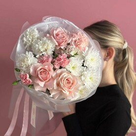 Авторский букет из Хризантемы и Диантусов -Авис-